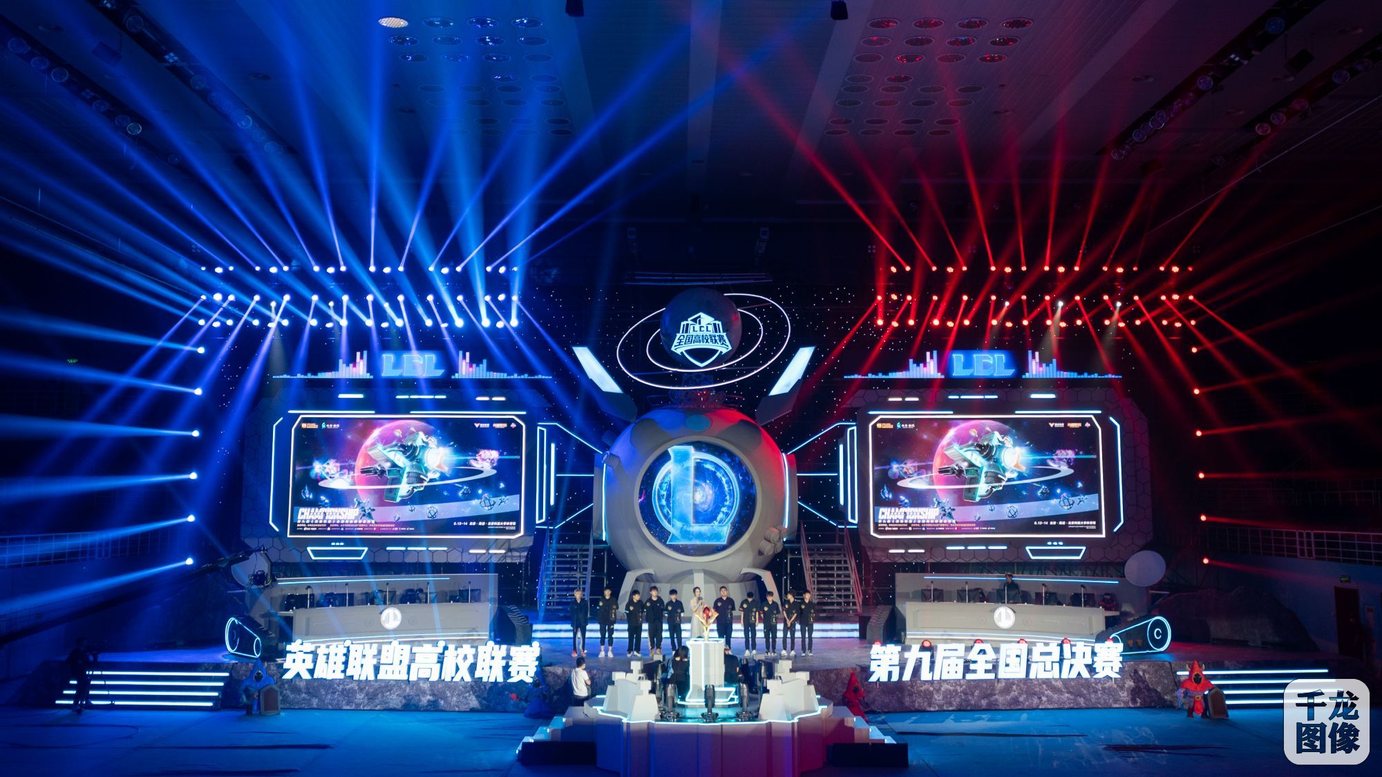 BIN击败THESHY后放狠话，LPL比赛引爆热议：IG教练战术安排遭质疑，ROOKIE表现再成焦点